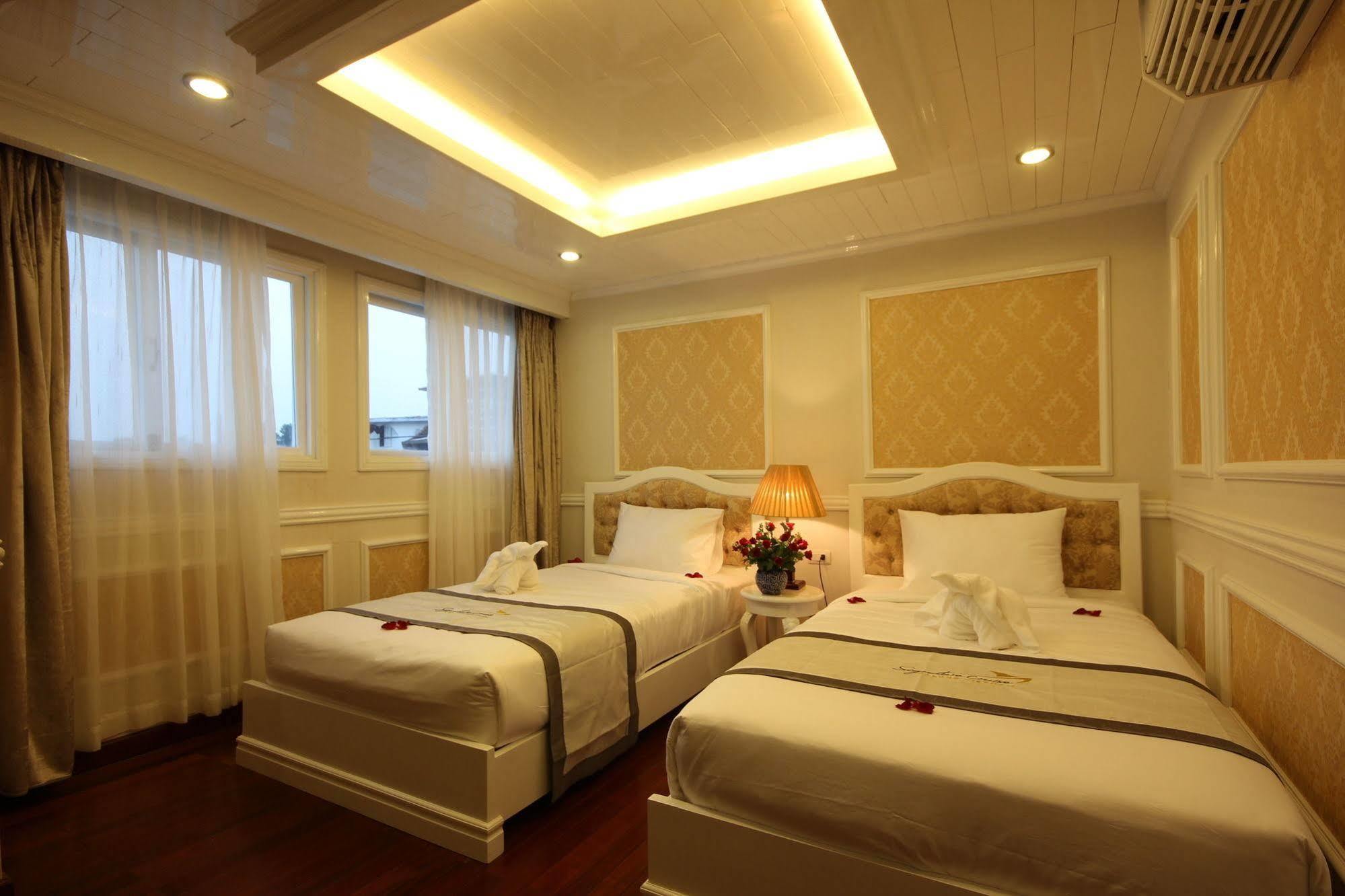 Signature Halong Cruise Ha Long Exteriör bild