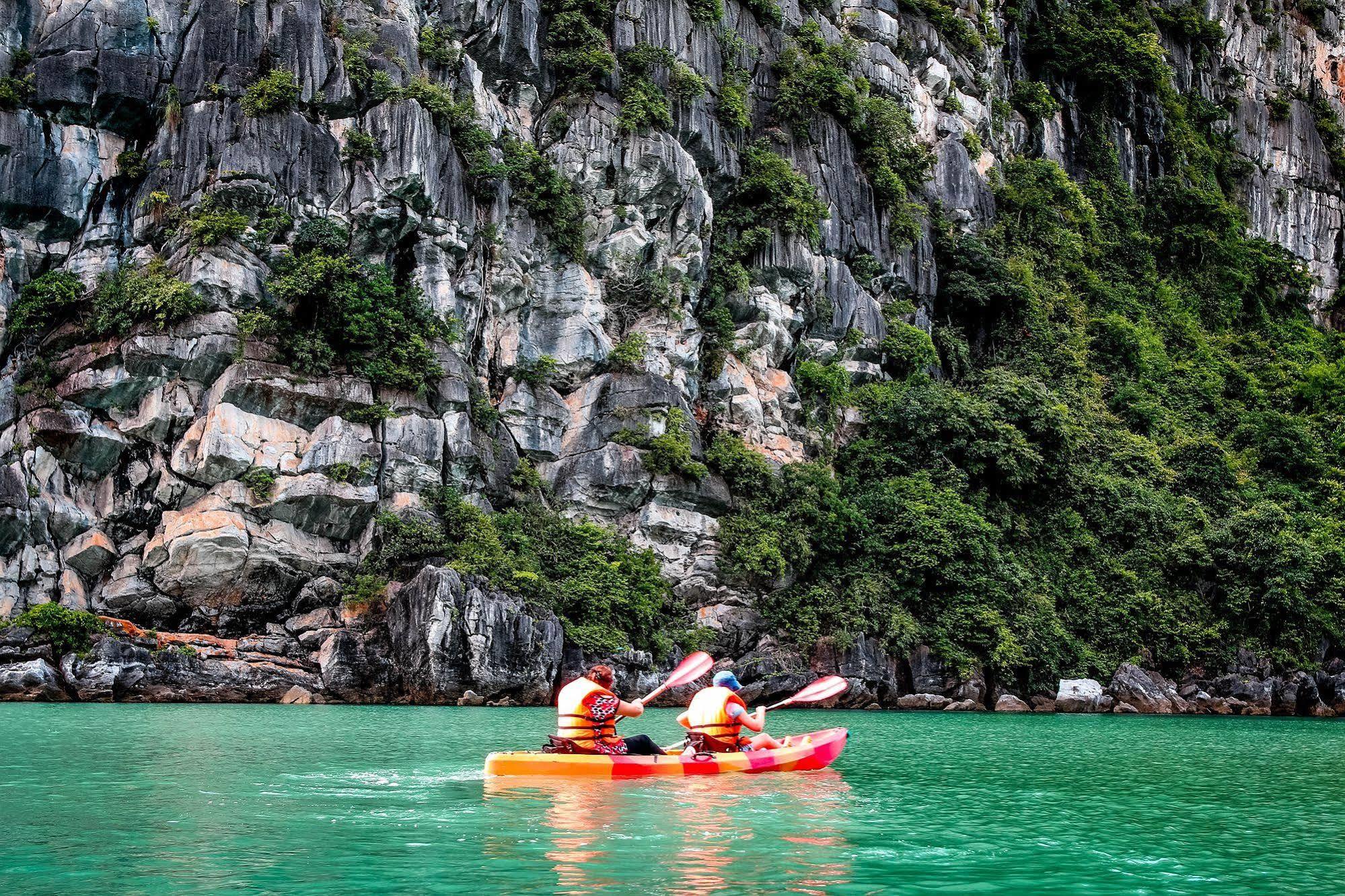 Signature Halong Cruise Ha Long Exteriör bild